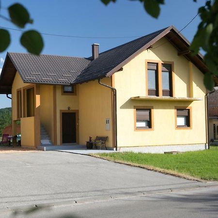 Apartman Lori Оточац Екстер'єр фото