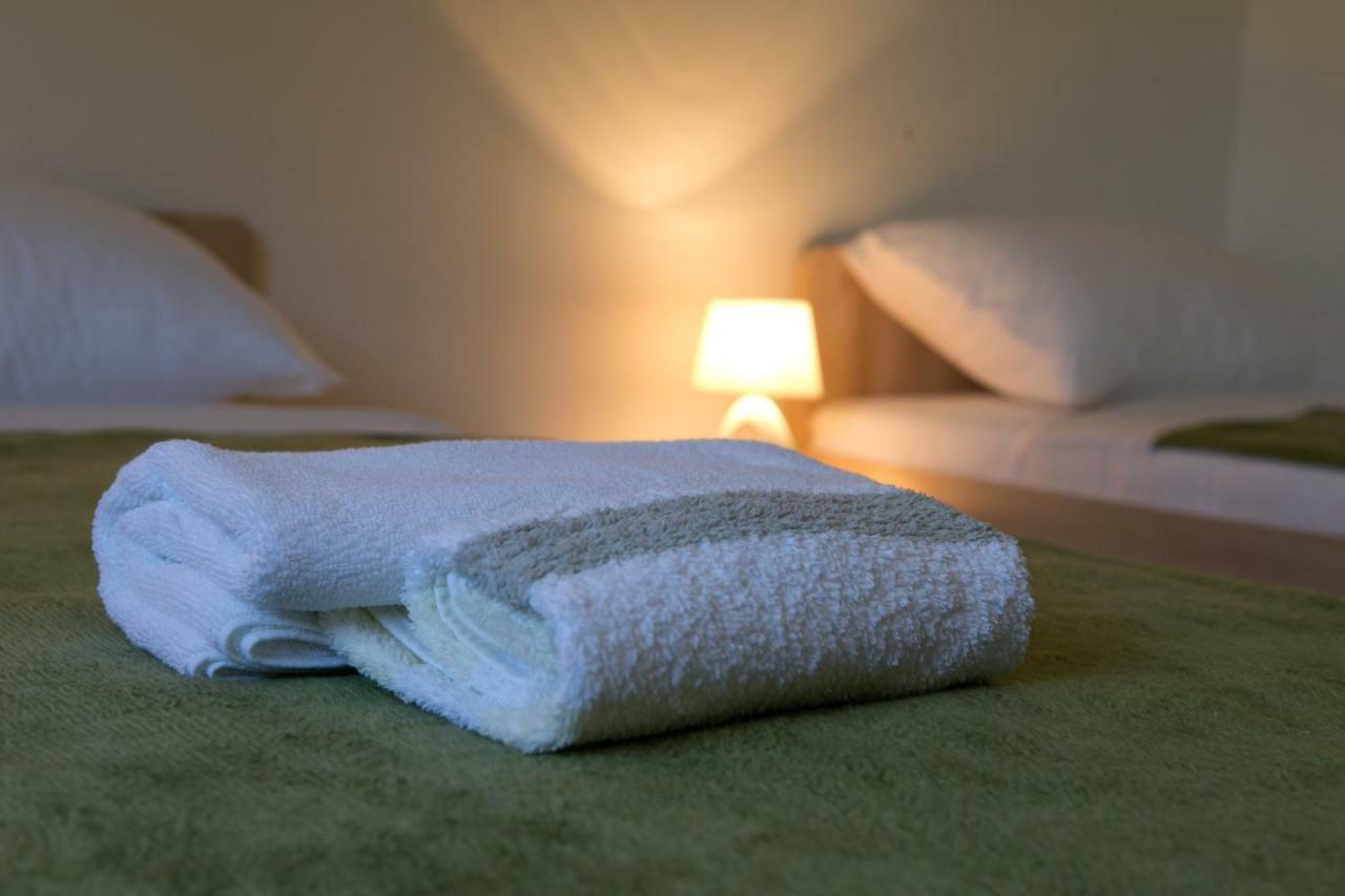 Apartman Lori Оточац Екстер'єр фото