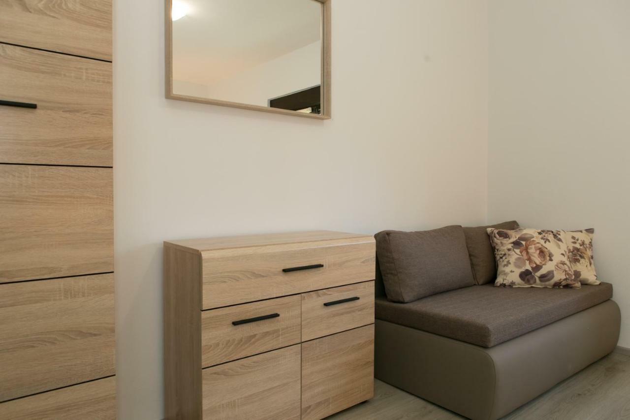 Apartman Lori Оточац Екстер'єр фото