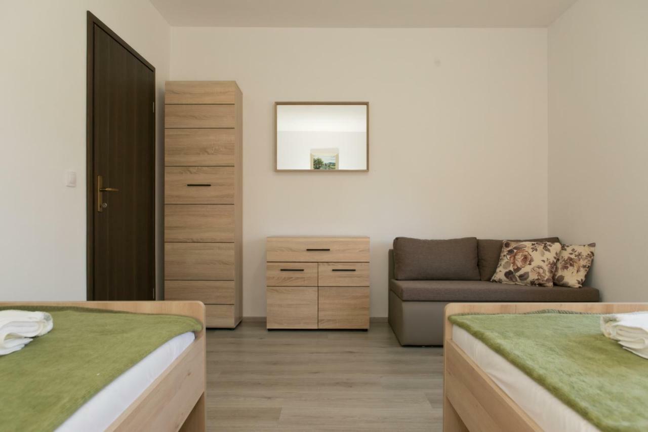 Apartman Lori Оточац Екстер'єр фото